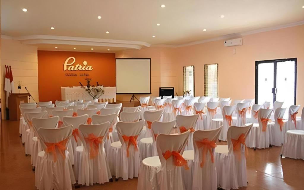 พาเทรีย การ์เด้น โฮเต็ล Hotel Blitar ภายนอก รูปภาพ