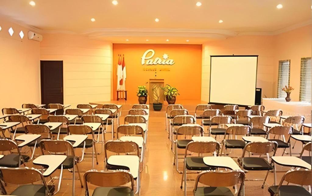 พาเทรีย การ์เด้น โฮเต็ล Hotel Blitar ภายนอก รูปภาพ