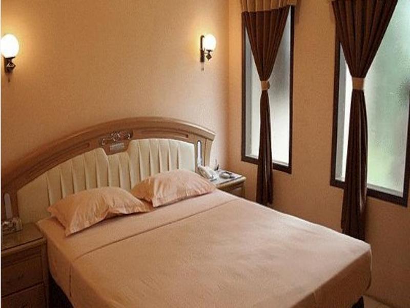 พาเทรีย การ์เด้น โฮเต็ล Hotel Blitar ภายนอก รูปภาพ