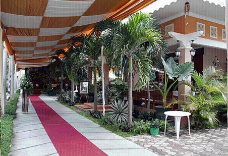 พาเทรีย การ์เด้น โฮเต็ล Hotel Blitar ภายนอก รูปภาพ