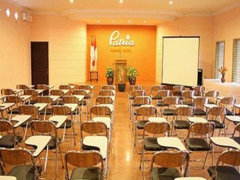 พาเทรีย การ์เด้น โฮเต็ล Hotel Blitar ภายนอก รูปภาพ